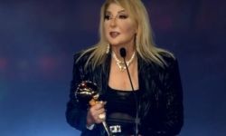 جائزة "إنجاز العمر" لـ نادية الجندي